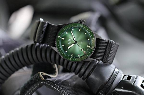 颜色|这些腕表的颜色不仅炫，而且“戏很多”