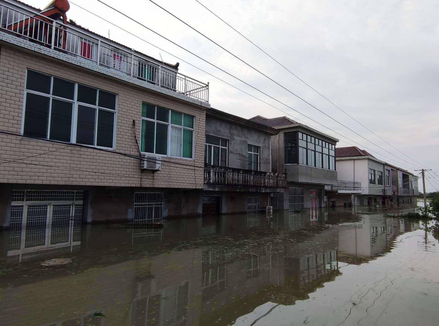 冲,冲,冲…再入鹤毛镇,上海消防救援队7小时疏散200余名被困群众