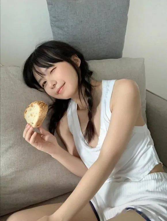 无辜|茶艺妆火了,年轻人们怎么开始争当绿茶了?