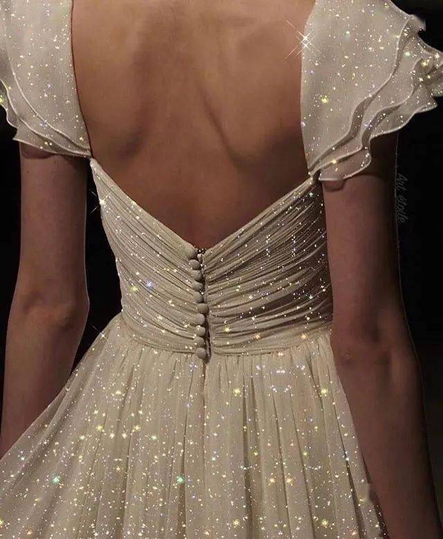 服装|时装秀场上美到窒息的"背影杀杀杀杀手"?神仙设计师俘获芳心的秘诀就是不放过任何一个细节!