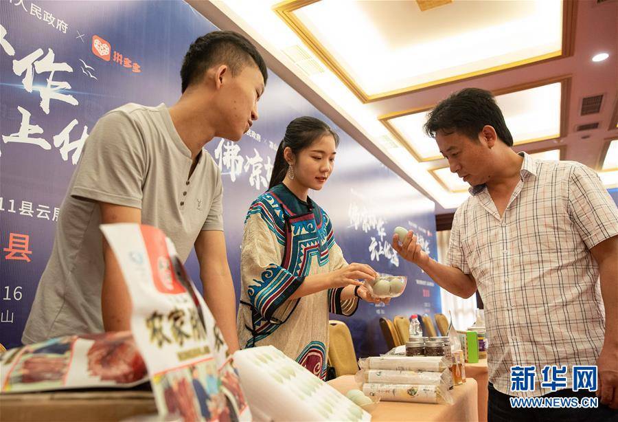 新华社|高原彝乡：“飞鸡”孵出“致富蛋”