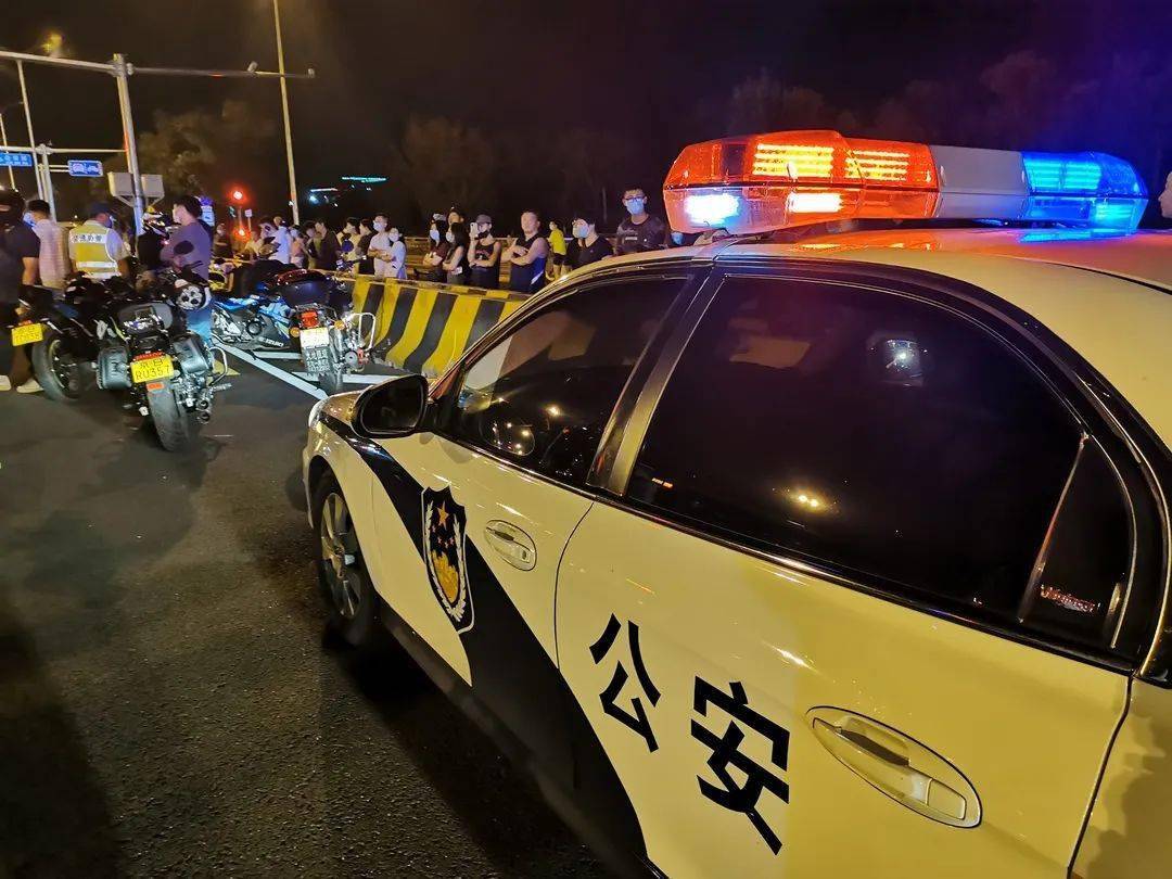 新首钢大桥经常有摩托车"炸街"扰民!警方重拳出击!扣车!