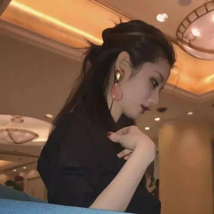头像丨孤独是洗脚的时候没拿毛巾 只能等脚干