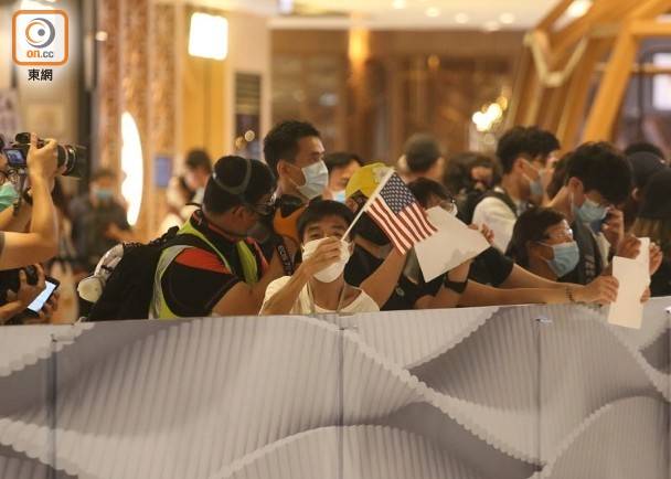 警告|香港元朗商场内，紫旗警告！