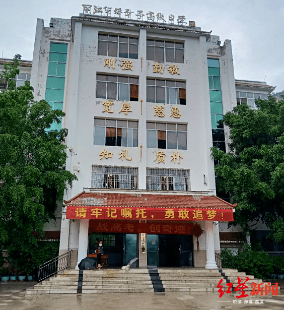 张桂梅|突然成网红的女高校长张桂梅：我对孩子“狠”，只为她们突破成长的坚冰