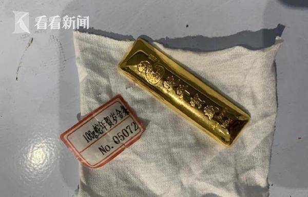 店员网购模型监守自盗1400克金条被掉包