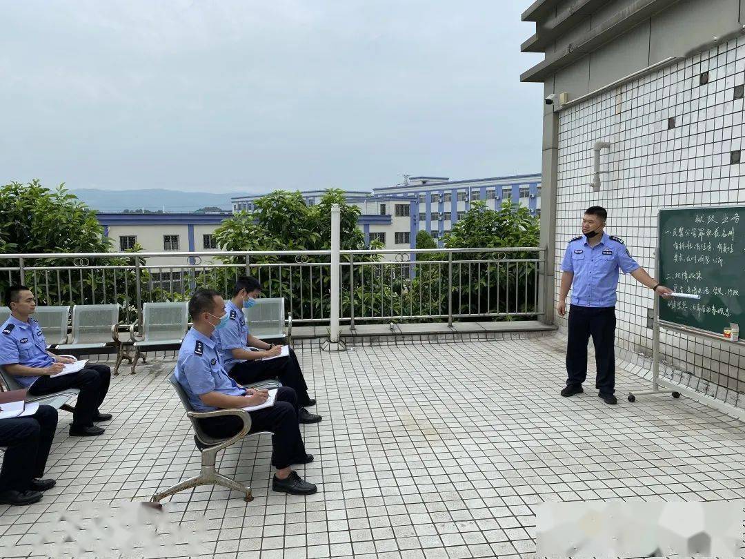 对于计分考核的日常工作要求越来越高……",重庆市凤城监狱岗前隔离区