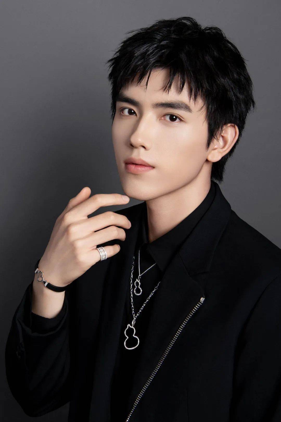 刘雨昕|快讯 | 杨幂封面、郑爽剧照、刘雨昕大使、丁禹兮大片