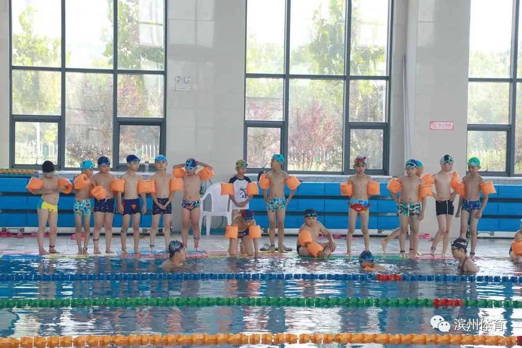 游泳|沾化区:普及游泳教育5年内让小学毕业生全学会游泳