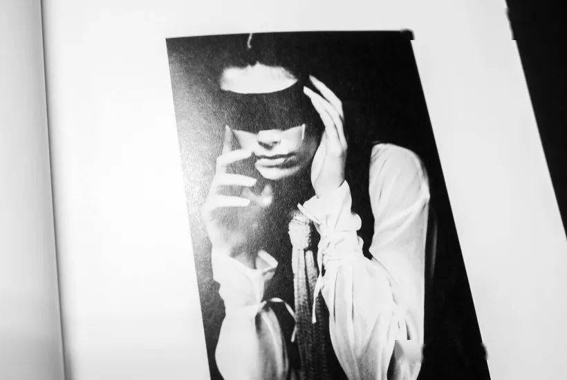 Simons|你愿意花一件单品的钱买一本品牌档案吗？