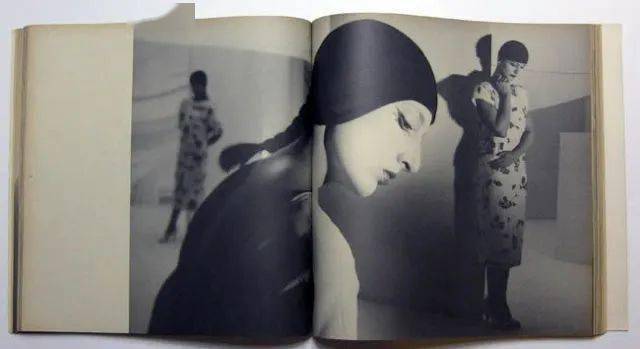 Simons|你愿意花一件单品的钱买一本品牌档案吗？