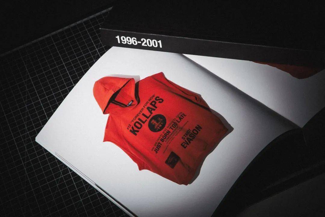 Simons|你愿意花一件单品的钱买一本品牌档案吗？