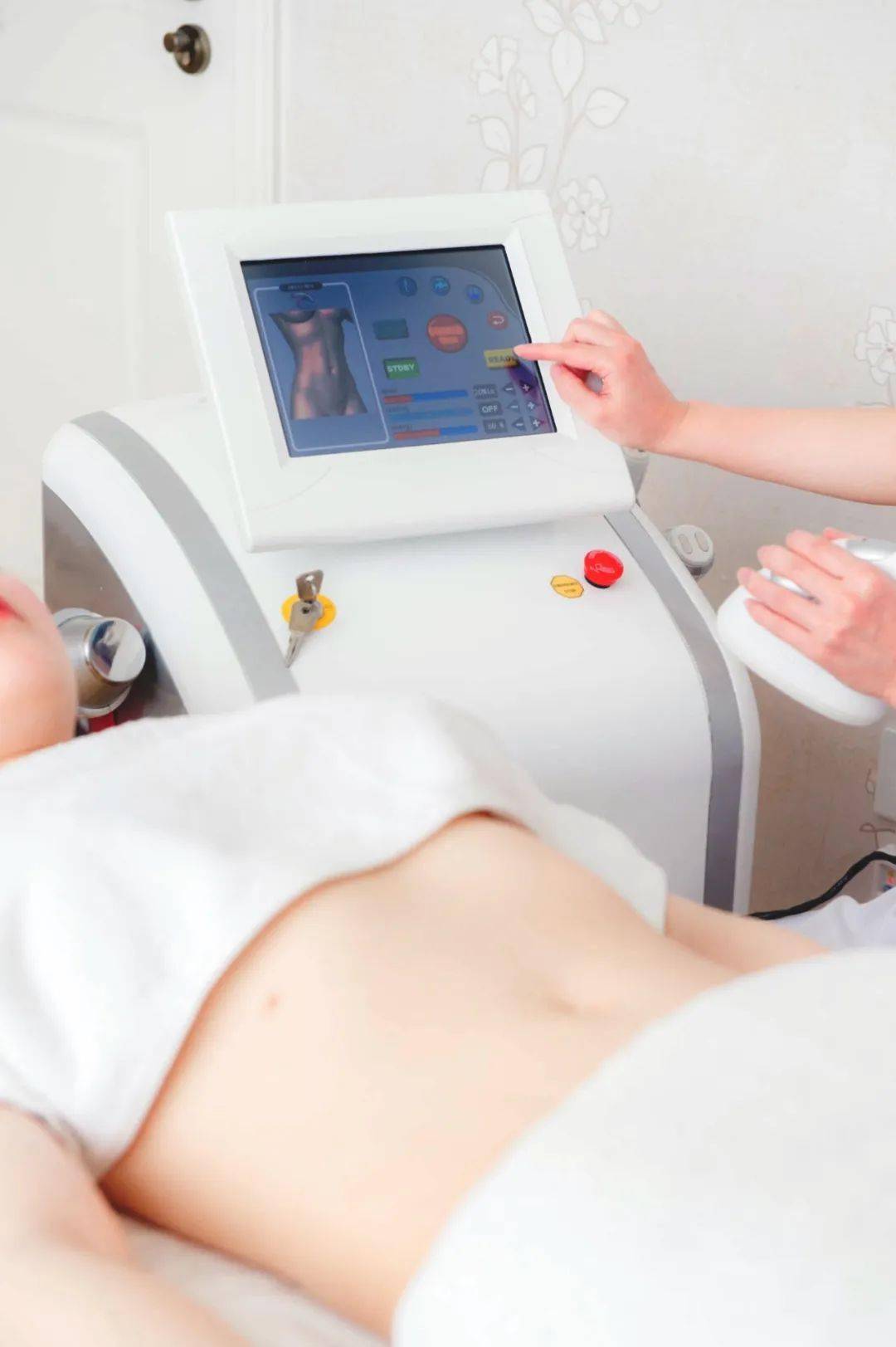 茜尔维亚|不用运动躺着瘦！魔都这家开了13年的修身店太洋气了！