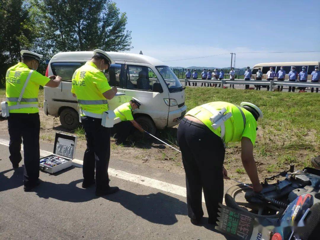 七台河多部门联合开展道路交通事故应急救援演练!