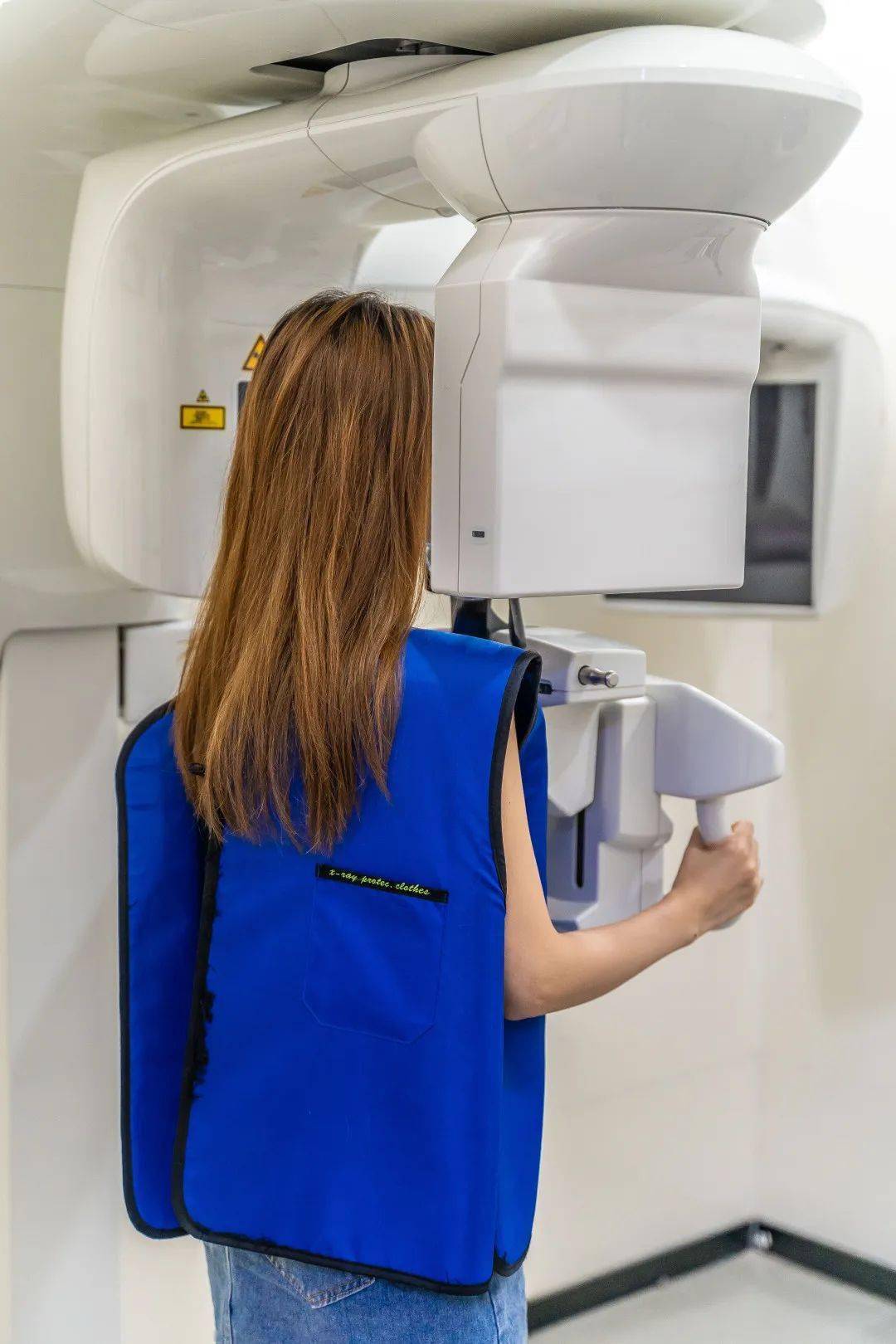 口腔|摘掉口罩也自信，暑期明星同款隐适美牙齿矫正直接半价！