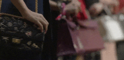 为了帮助丈夫濒临破产的公司拿到救命订单,费尽心思进入魔都富婆太太