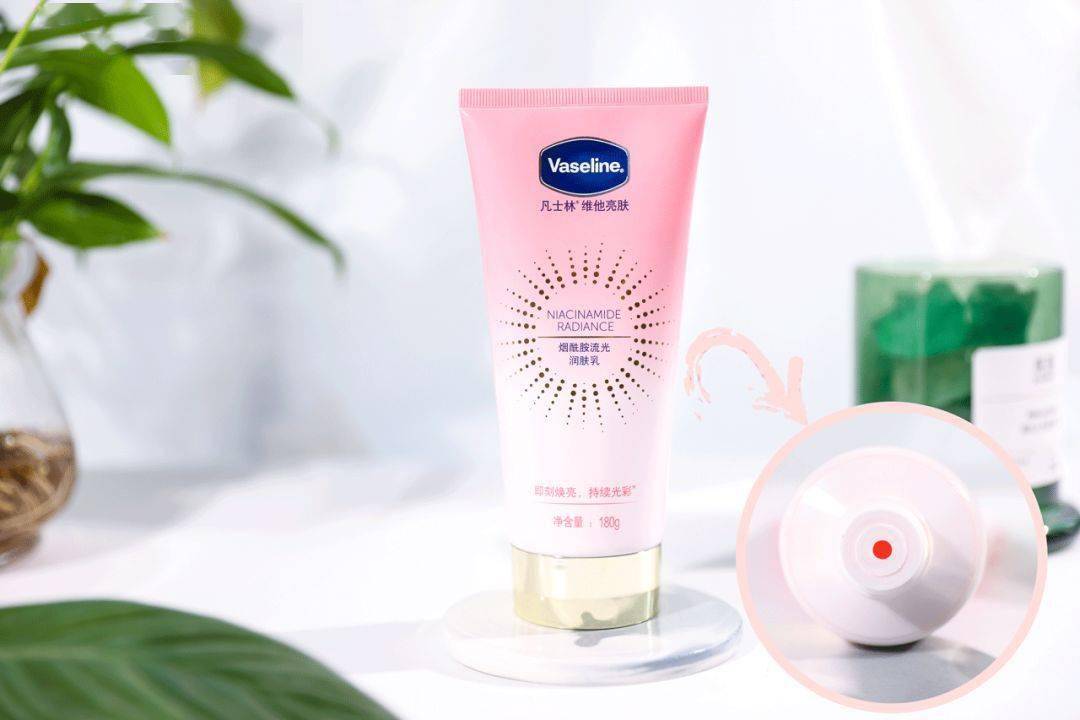 肤色|脖子比脸黑太多？夏日的宝藏救星，没想到竟是它！