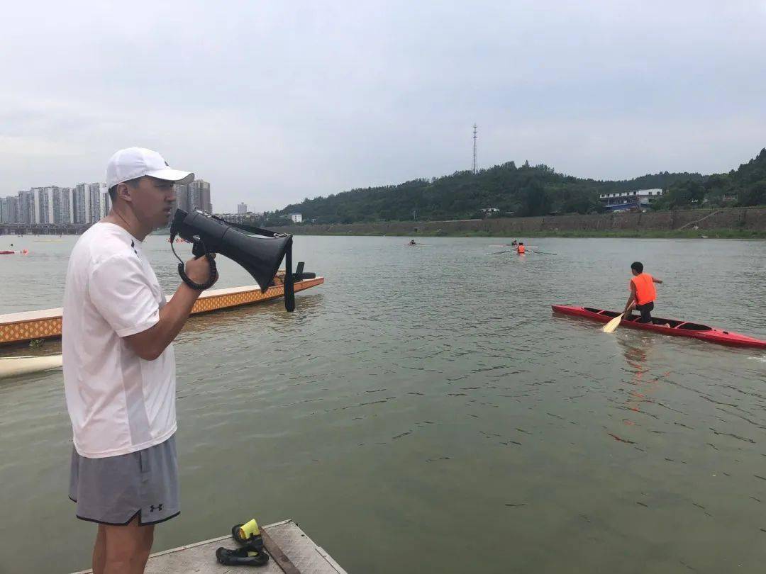 简阳市水上运动学校赛艇队总教练黄冬说道.