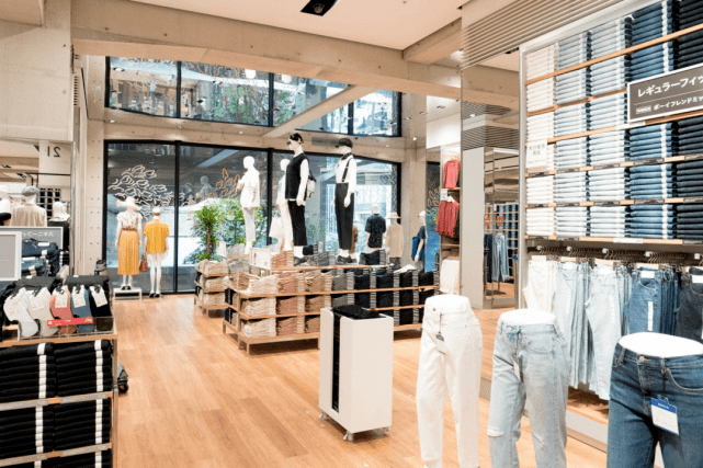 门店|优衣库，2020年上半年，赢了！！！