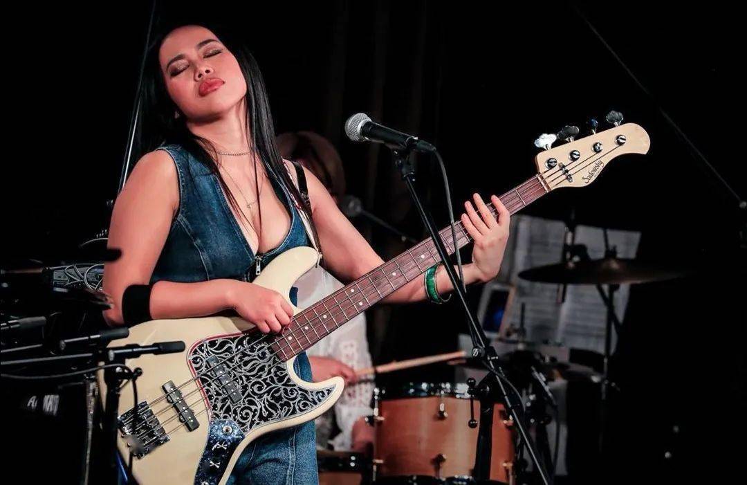 盘点|巾帼不让须眉！盘点贝斯圈乘风破浪的姐姐们，你最Pick谁？