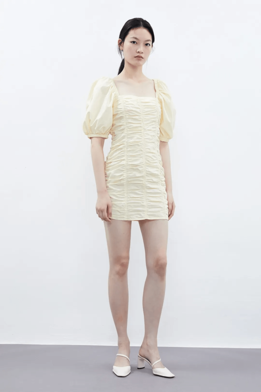 姨太|我在ZARA的打折区，淘到一大波好看的连衣裙！