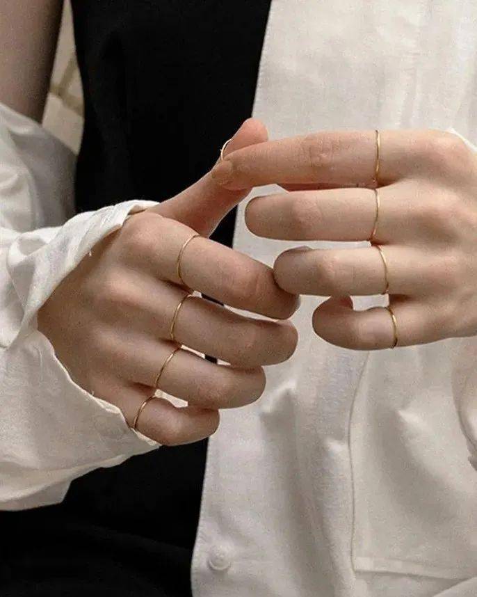 姨太|我在ZARA的打折区，淘到一大波好看的连衣裙！