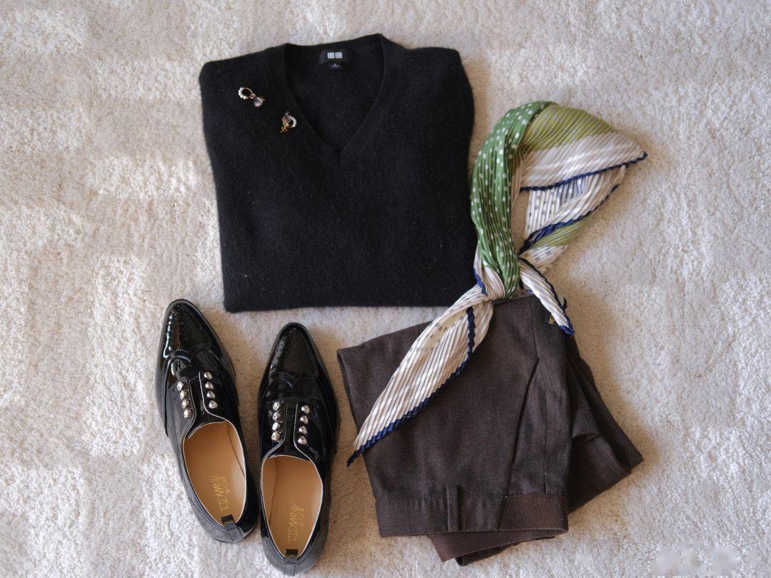 姨太|我在ZARA的打折区，淘到一大波好看的连衣裙！