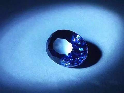 巩俐真|54岁巩俐真的结婚了！戛纳造型像裹床单，却被刘涛的大蓝宝石秒杀？