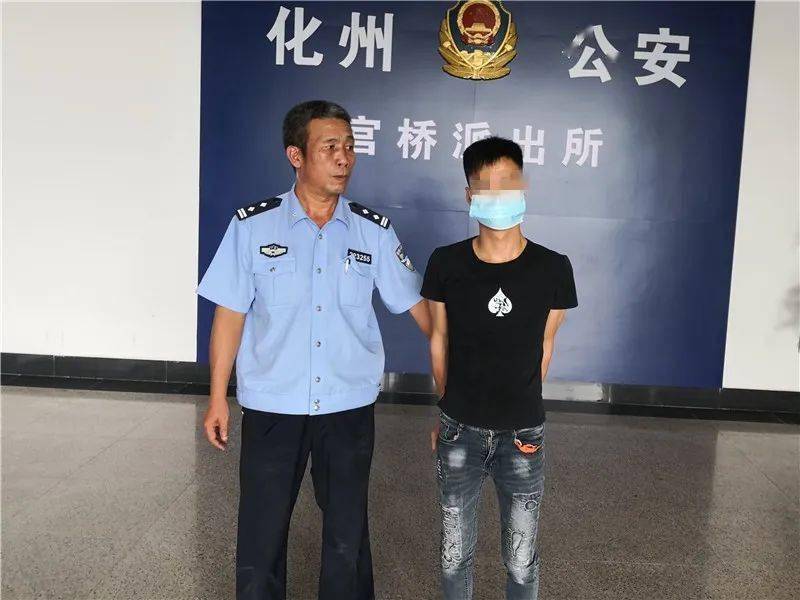 化州派出所抓获一名网上在逃人员他被抓时在接受按摩服务