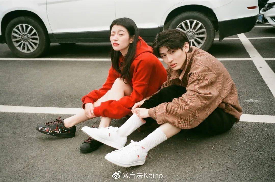 男朋友|情侣之间的新玩法？一起美甲、染发、护肤……