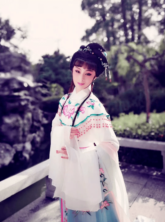 选段 俞果 陈敏娟  央视2020元宵戏曲晚会 越剧 新苗系列  :这位美女