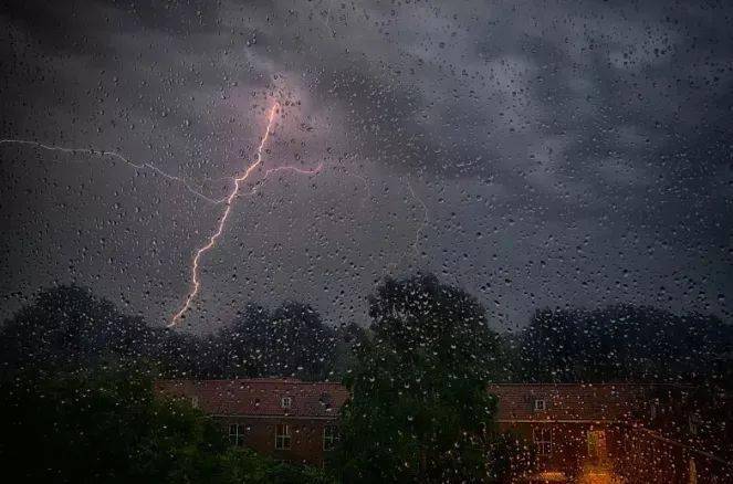 今晚贵州将迎来暴雨大暴雨雷暴大风你做好准备了吗