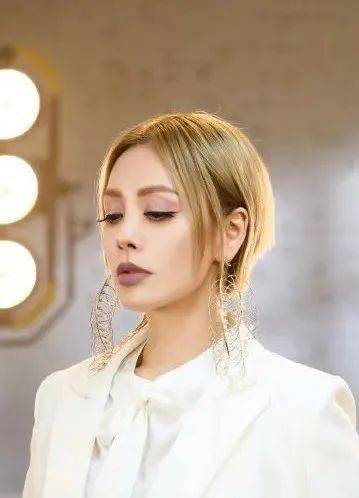 出圈|飒出圈的宁静妆，不是敢化是会化