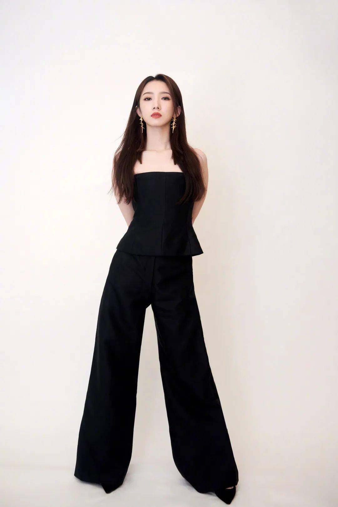 赵丽颖|快讯 | 王俊凯大片、赵丽颖美图、baby活动、孟美岐大片