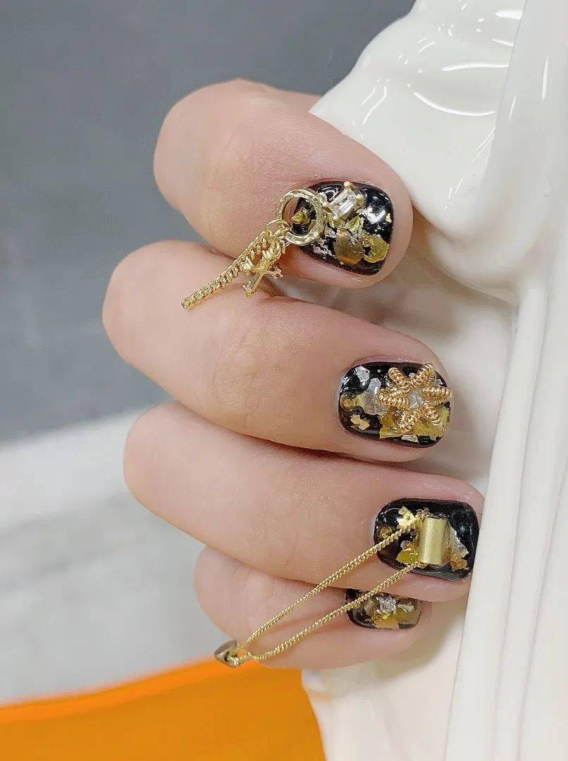 指甲|不再迷恋BLACKPINK的美甲， 我已亲自安排上3D美甲！