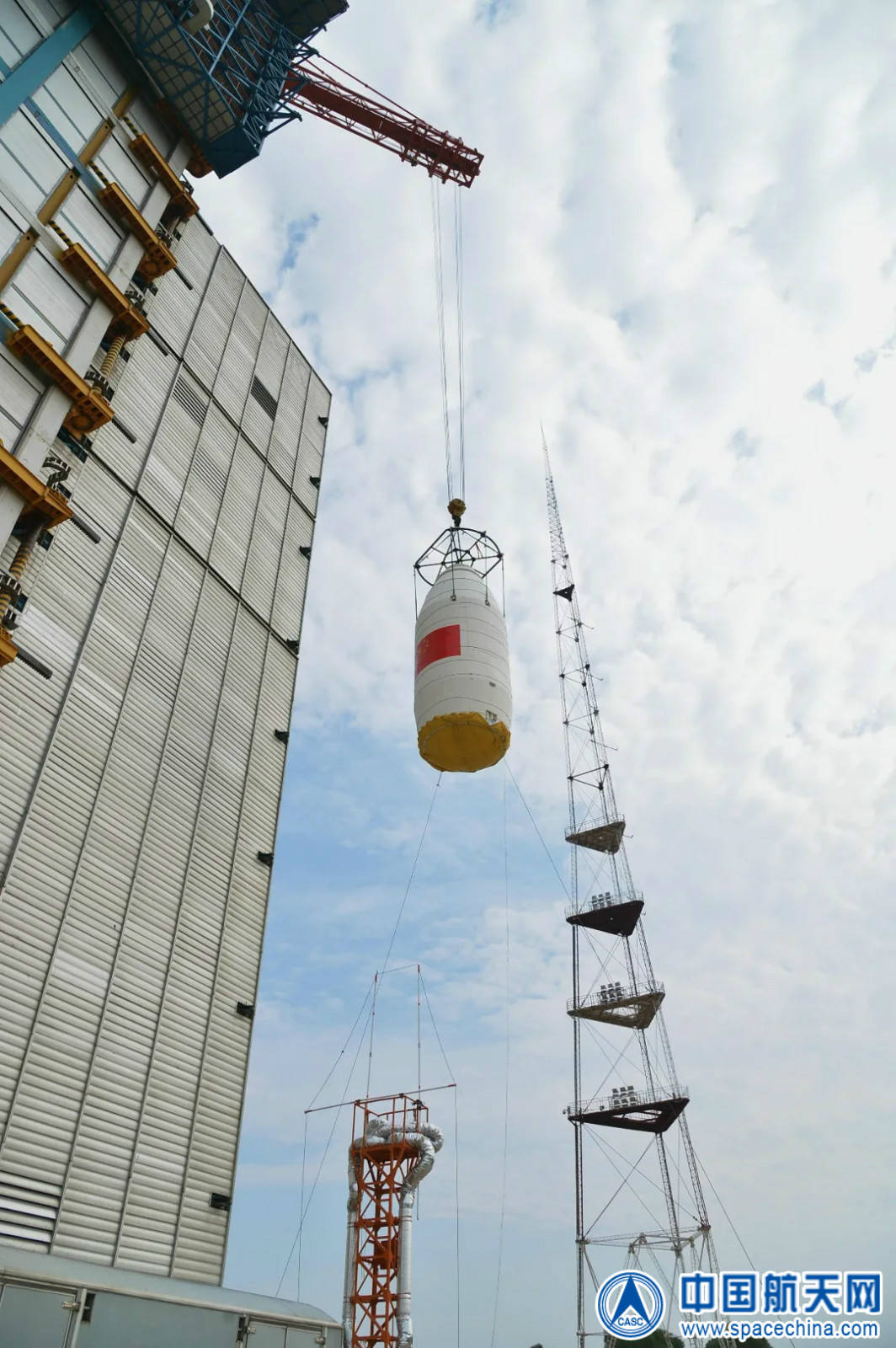 发射|长征四号乙运载火箭以一箭三星方式成功发射资源三号03星