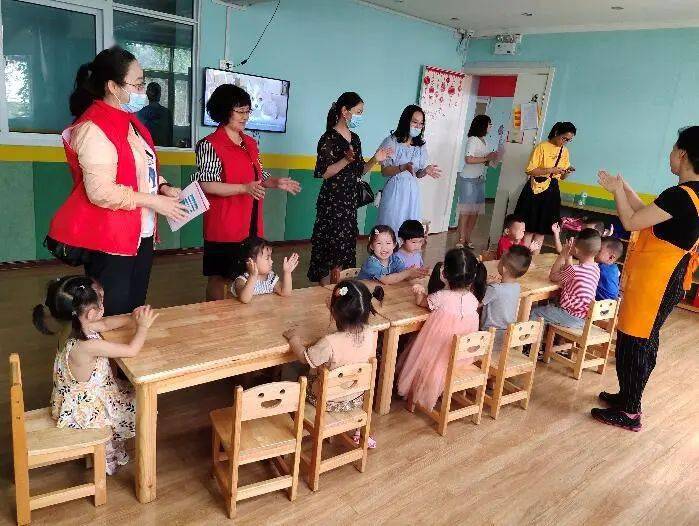 巩义市杜甫路街道杜甫路社区开展"3岁以下婴幼儿照护服务"主题宣传