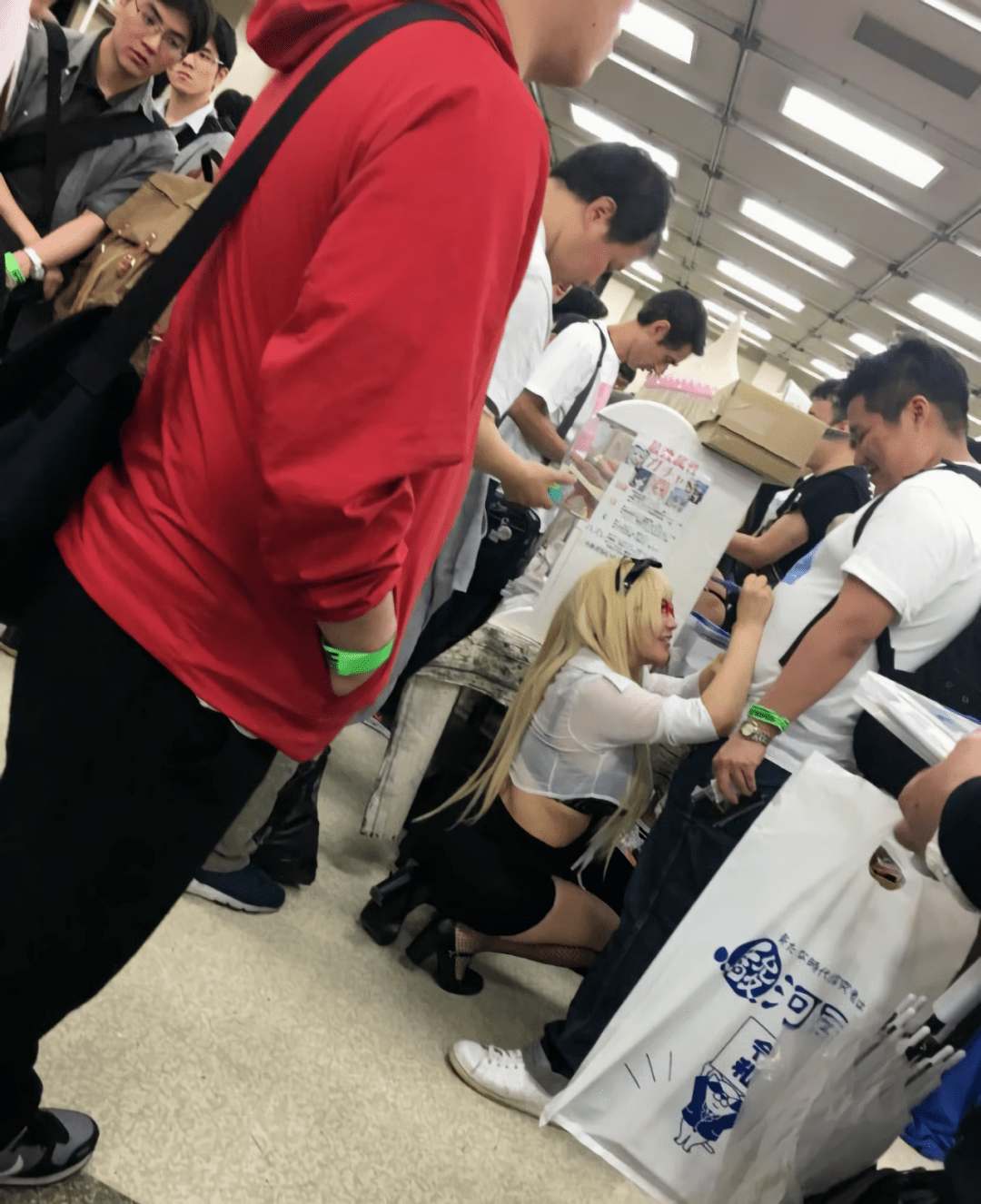 上海cp26漫展jk女coser露安全裤被指责不雅,当事女道歉网友却怀疑其