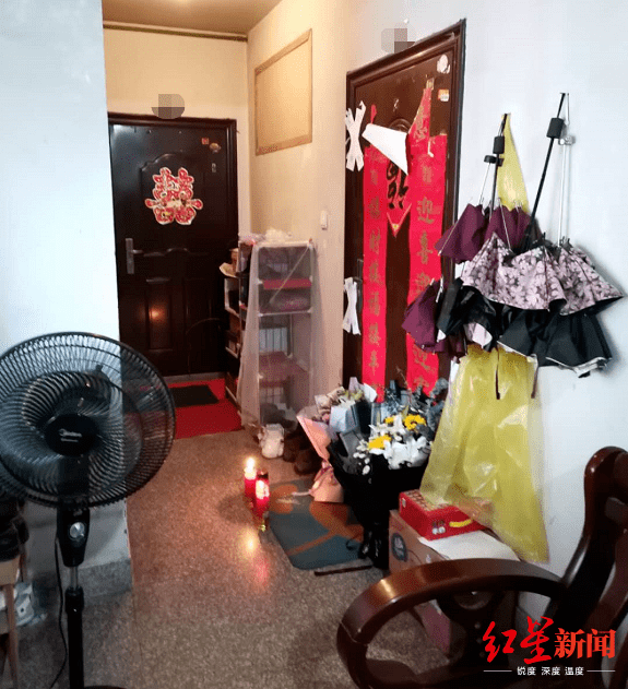 亲属|一场被围观的悬疑命案：有小区居民开直播被骂 亲属称只关心小女儿的抚养