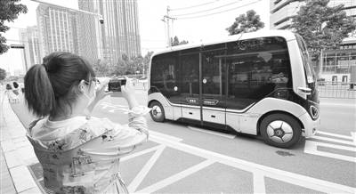 东新区|5G智能公交新体验