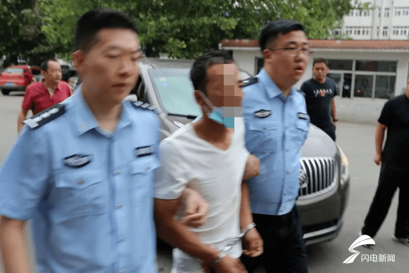 何某强|因差80元餐费引发血案 潜逃22年他们终落网