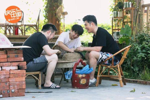 温情|《向往4》收官之夜再唱“心火烧” 蘑菇屋家人温情告别曼远村民