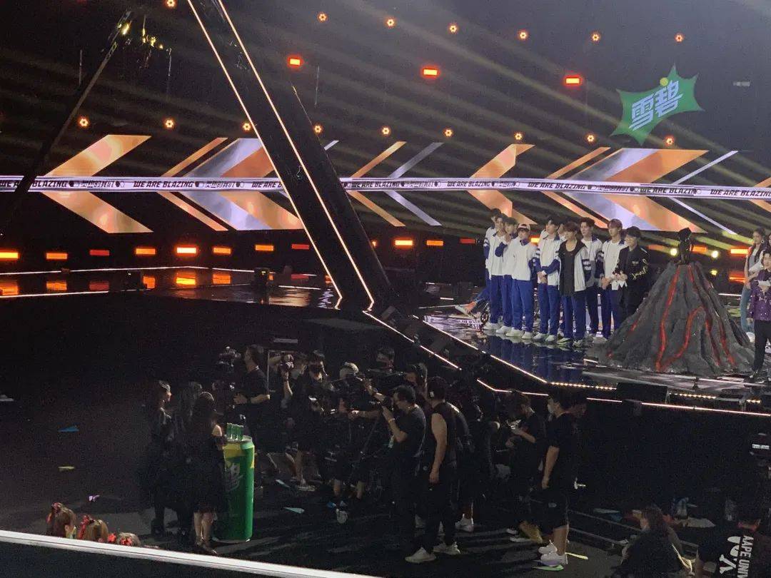 Yamy|南都饭团 | 小团子探班《炙热的我们》，感受高燃综艺现场