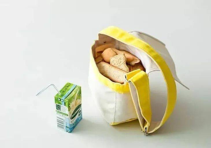 Rootote|王漫妮的通勤包一大摞，这随性帆布袋最靠谱