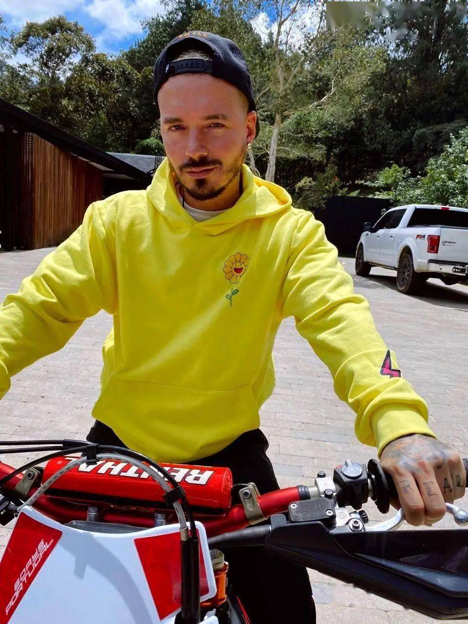 系列|J Balvin x 村上隆第二波联名系列将于 JOYCE 独家发售