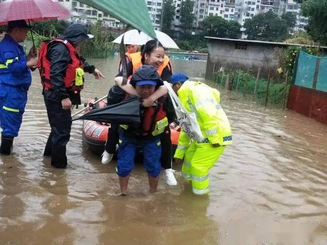 暴雨洪峰中一个也不能少——娄底市蓝天救援