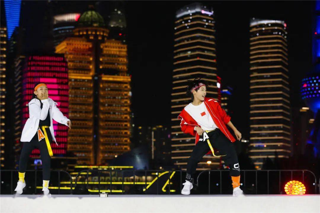 安踏|张继科、李佳琦、关晓彤、郎朗等一线大咖都来了！安踏这个发布会太牛了