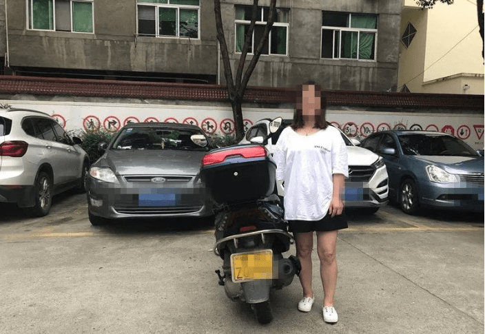 最火的交警抖音 ba8df0f238af4ef0919d13685284becb.png