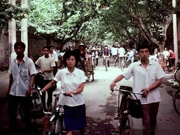 一组80年代的成都老照片,只有老成都人才能看懂