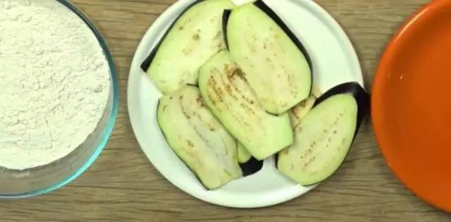 烧烤店|好吃不油腻，上桌就秒光，6斤都不够吃茄子这样做真是太香了